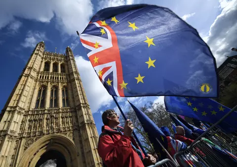 Marea Britanie se pregătește să participe la alegerile europarlamentare din mai. S-a stabilit ziua alegerilor