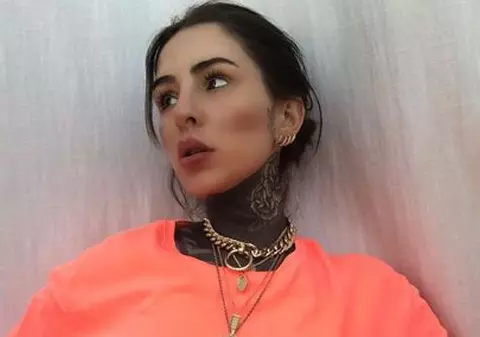 Este creatoare de modă, dar a renunțat la haine. Și-a făcut selfie complet goală