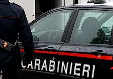 Un român a vrut să o omoare cu cuțitul pe soția lui în centrul Romei. Nimeni n-a intervenit în apărarea victimei