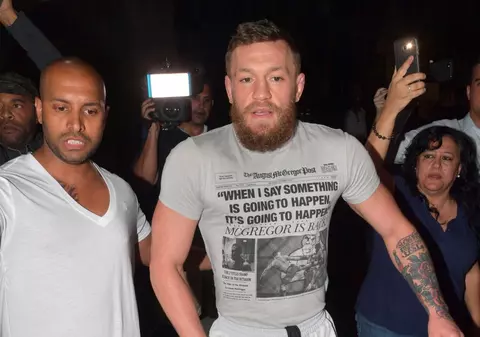 Conor McGregor a fost arestat la Miami după un scandal cu un fan. Infracțiunile de care este acuzat celebrul luptător MMA