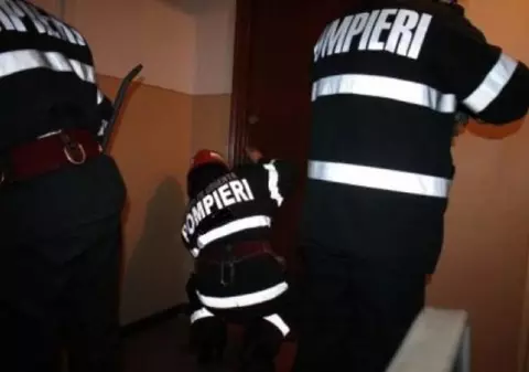 Femeie găsită moartă într-un apartament din Cugir. Pompierii au intervenit de urgență
