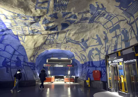 GALERIE FOTO | Metroul din Stockholm, cea mai scumpă galerie de artă din lume! Pictură, sculptură, design și graffiti în 90 de stații din subteranul capitalei suedeze