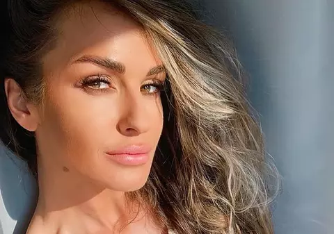 Diana Munteanu s-a pozat într-un costum de baie minuscul. Cât de bine arată la 41 de ani