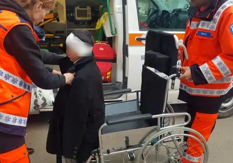 Elevul bătut de preot la Botoșani a făcut comoție cerebrală. Acuzații grave, lansate de părinții copilului: „L-a izbit cu capul de perete”