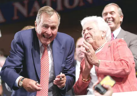 Soția lui George Bush a vrut să se sinucidă într-un accident de mașină. Aflase de aventura fostului președinte american