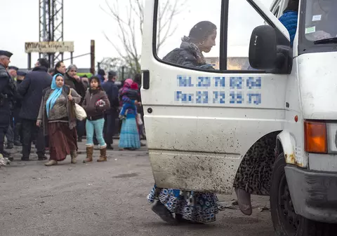 Atacuri violente asupra romilor români de la periferia Parisului, din cauza unui fake news în care sunt acuzați că răpesc copii cu o camionetă albă