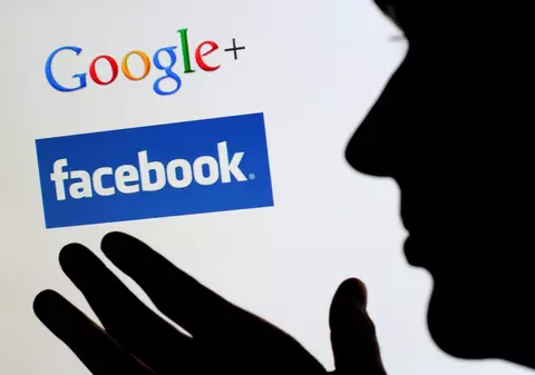 O femeie riscă să stea doi ani în spatele gratiilor fiindcă a jignit-o pe Facebook pe soția fostului ei soț!