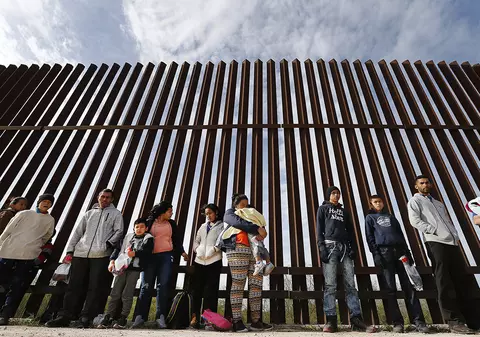 Pentagonul deblochează un miliard de dolari pentru construcția zidului dorit de Donald Trump la frontiera cu Mexicul