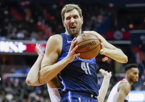 Dirk Nowitzki l-a depășit pe Wilt Chamberlain în topul all-time al marcatorilor din NBA