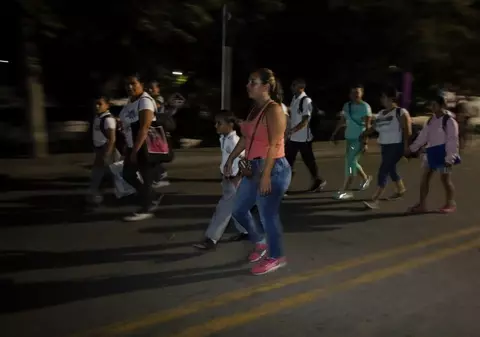 Juan Guaido lansează un apel la noi manifestaţii în Venezuela, în timp ce pana de curent continuă în mai multe orașe din țară