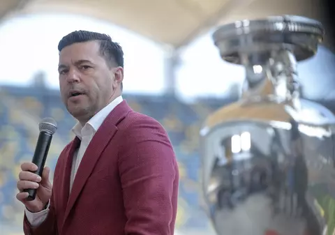 Selecționerul Cosmin Contra, în conflict cu fanii! Replici acide pe Instagram: „Bou și agramat” vs „Boule, să îți iei ochelari”