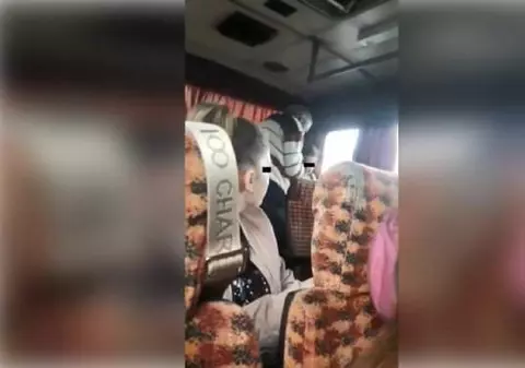 Un șofer de pe un autobuz care transportă elevi a bătut un băiat de 15 ani!