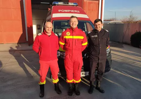 Trei pompieri au adus pe lume un băieţel, la Ţipar, în autospeciala SMURD