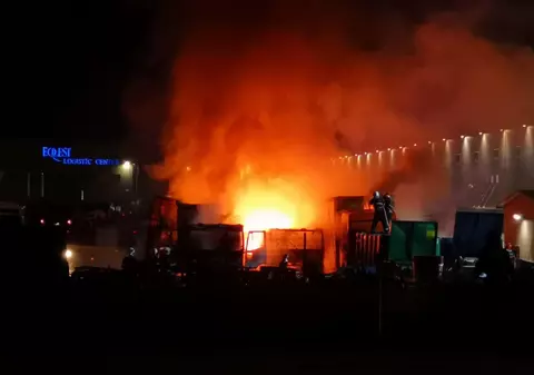 Incendiu în parcarea unui depozit de pe A1, la ieșirea spre Ciorogârla