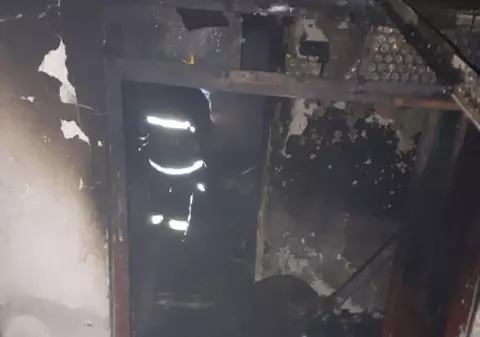 Incendiu violent în județul Arad. Un bărbat a murit, iar alte două persoane au ajuns la spital