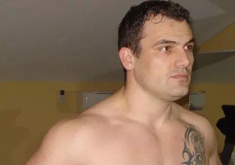 Cum a cunoscut-o Ionuț Iftimoaie pe soția sa. Ce frumoasă e femeia care îi e alături de 13 ani