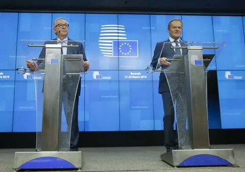 Momente amuzante în conferința lui Tusk și Juncker despre amânarea Brexitului: ”Nu mergeți în Iad!”