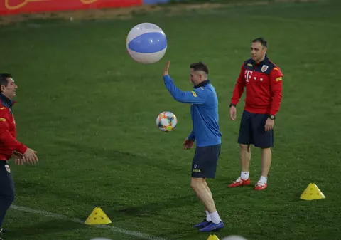 Cornel Dinu, cel mai critic după Suedia - România 2-1. ”Antrenamente de «Cirque du Soleil»”