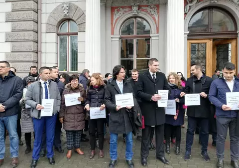 Peste 100 de magistrați au protestat la Cluj, față de Ordonanța 7 / FOTO&VIDEO