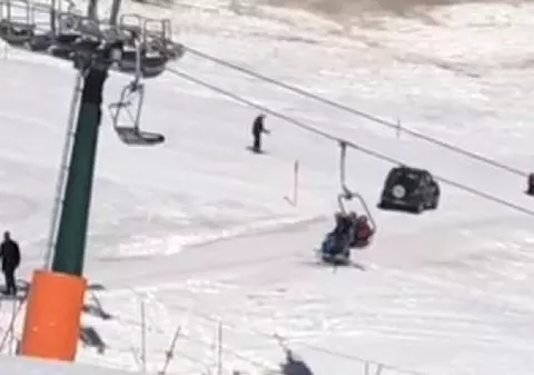 Un bărbat de 92 de ani a ajuns cu mașina pe o pârtie de schi. Unde voia să meargă bătrânul