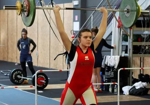 O româncă este campioana Italiei la haltere. Mihaela Trandafir are doar 12 ani