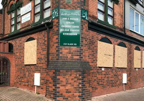 Cinci moschei din Birmingham au fost atacate în timpul nopții