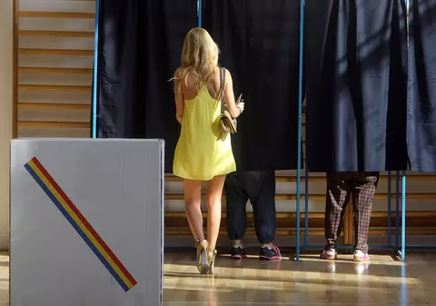 OPINIE/ Amăgirea puștimii. PAH, despre propunerea unor politicieni de a acorda drept de vot tinerilor care au împlinit 16 ani