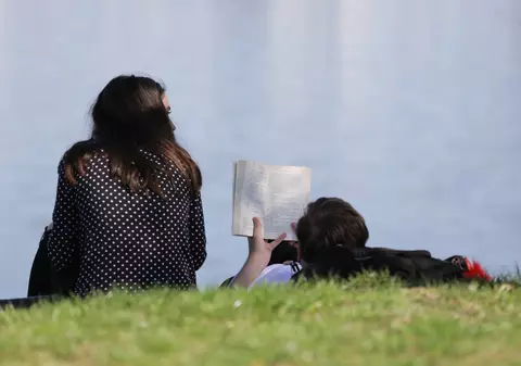 Prognoza meteo pentru 4 noiembrie 2019. Vremea se încălzește, dar sunt aşteptate și ploi. Maximele vor depăși 20 de grade Celsius