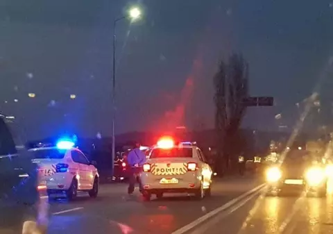 Zeci de persoane au trecut printr-o spaimă teribilă după o ciocnire între un autobuz, un microbuz și o mașină!