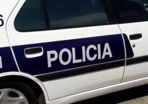 O polițistă și-a făcut fotografii în sânii goi în timp ce se afla în timpul serviciului