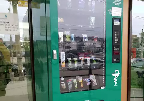 Tonomat cu prezervative și tampoane, la Vaslui. Se găsesc și medicamente banale, non-stop