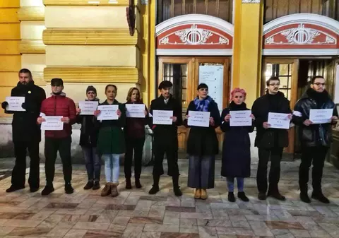 Actorii Teatrului Național din Cluj s-au solidarizat cu magistrații și au protestat înainte de spectacol. „Respectul pentru Justiție nu e opțional”