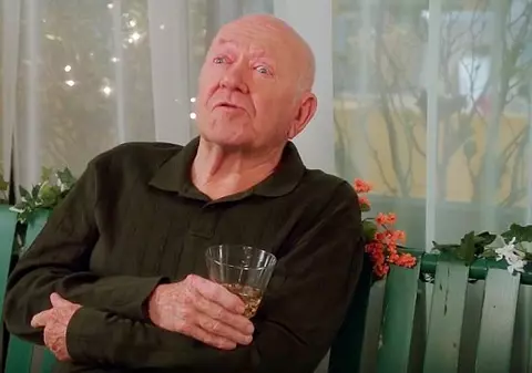 Al treilea actor care a jucat în "Beverly Hills 90210" a murit în ultimele două săptămâni. Richard Erdman a decedat în weekend