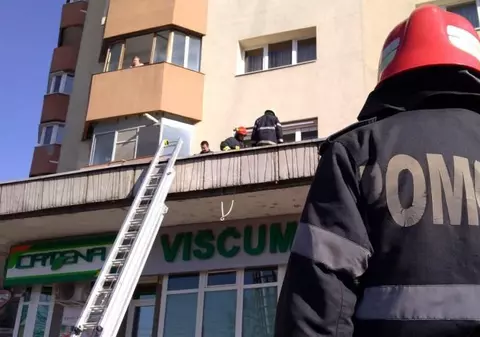 O femeie s-a aruncat de la etajul șapte al unui bloc din Cluj. Nu a mai avut nici o șansă |VIDEO