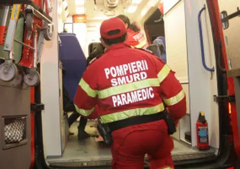Un bărbat din Răcăciuni și-a dat foc în curtea casei. Este ars pe 95% din corp