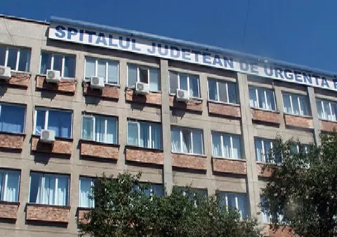 Paznic înjunghiat în Spitalul din Ploiești de un consumator de droguri. Un medic i-ar fi cerut să mintă