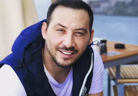 Cum a cerut-o Ștefan Stan de soție pe iubita lui. „Am luat inelele de plastic de la paharele de pe masă”