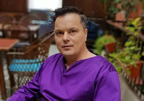 Dl Problemă ține lecții de dezvoltare personală la școala soției lui