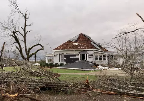 O tornadă a ucis 23 de persoane, inclusiv copii, în Alabama. Vântul a suflat cu 250 km/h (FOTO&VIDEO)