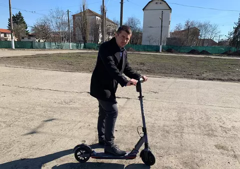 FOTO/Singurul oraș din țară care are transport public cu trotinete electrice. Cât a plătit Primăria Timișoara pentru vehiculele care pot fi folosite gratuit