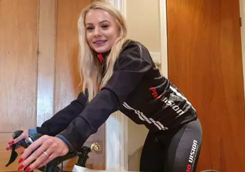 GALERIE FOTO / Vedetele porno din Marea Britanie au rămas fără echipă de ciclism