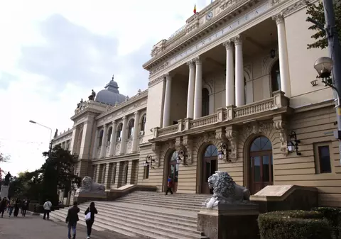 Profesorii universitari din Iași protestează joi pe treptele universității "Al.I.Cuza". Ei reclamă „asaltul continuu asupra statului de drept”