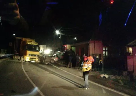 Trafic parţial blocat pe DN 12, în urma unui accident rutier grav