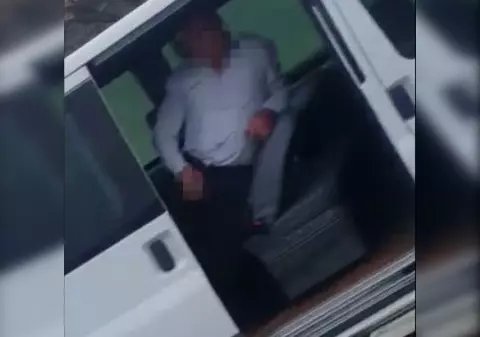 Un bărbat s-a masturbat în plină stradă, la Arad. Amenda primită pentru gestul obscen