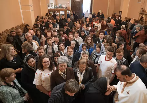 Cum sărbătoresc Paștele românii din Spania care vorbesc cu copiii în limba română, iar aceștia le răspund în castellano