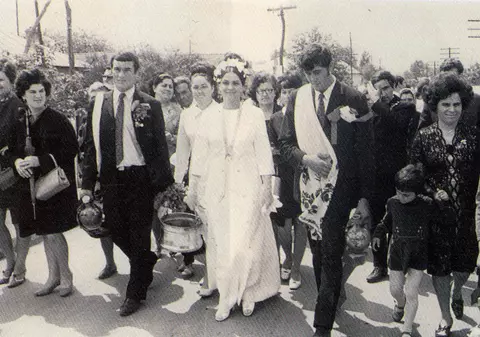 Din memoriile Ionelei Prodan: „La școală mergeam desculță!”. Azi se lansează „Cântecul vieții mele”, cartea scrisă de Anamaria, fiica solistei