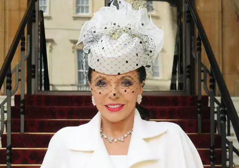 Casa actriței Joan Collins a fost cuprinsă de flăcări. A avut nevoie urgentă de îngrijiri medicale