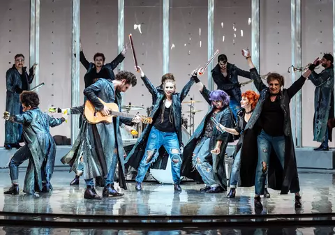 Recomandările culturale ale săptămânii. De la musicalul după povestea lui Robinson Crusoe la romanul care ne pune în capul unui bărbat singular