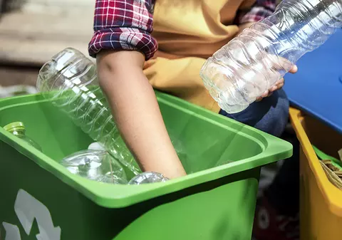 (Publicitate) Colectează selectiv în parcuri și spații publice