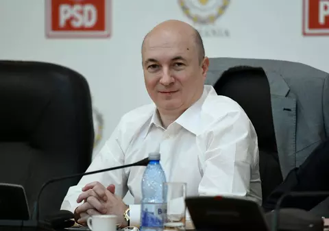 Codrin Ştefănescu, detalii despre starea de sănătate a lui Ion Iliescu: "Se pare că a răcit undeva în weekend, intervenţia a decurs bine"